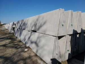 Single Slope Concrete Barrier
